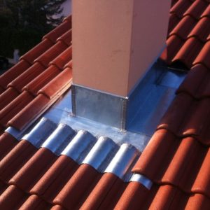 abergement-zinc-cheminee-tuile-forte-onde_L